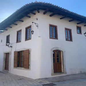 Pensjonat For Rent, Szkodra