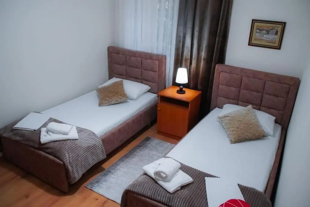 Meri'S Apartment Shkoder 0*,
